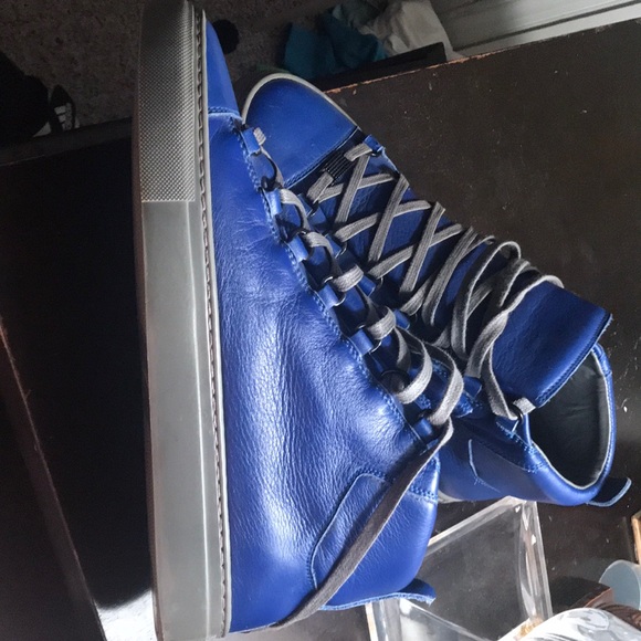 Lightly worn Balenciaga’s - Picture 4 of 7